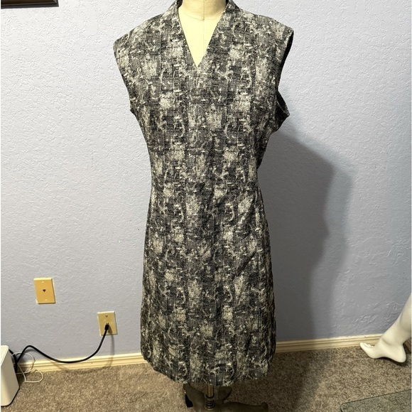 MM Lafleur Dresses & Skirts - MM. LaFleur Aditi Black And White Cap Sleeve Stretch Sheath Dress